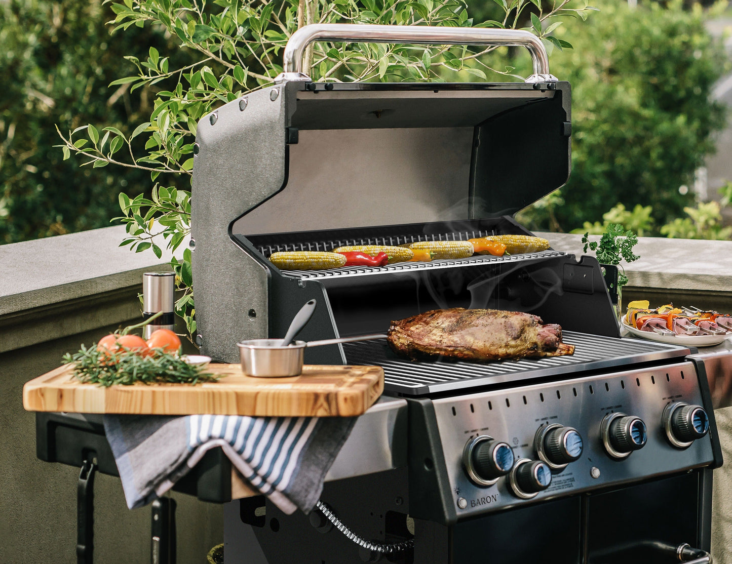 Broil King® Baron™ 440 PRO 4-Burner Grill