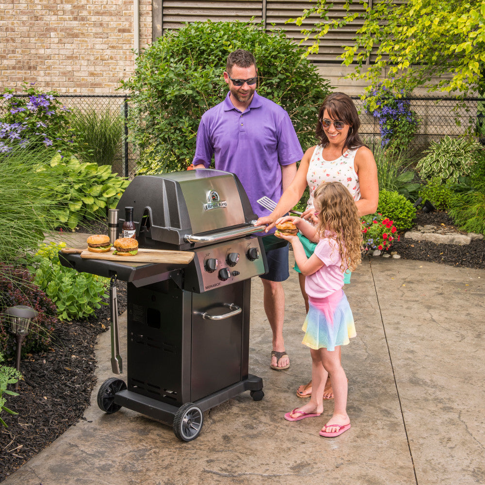 Broil King® Monarch™ 340 3-Burner Grill