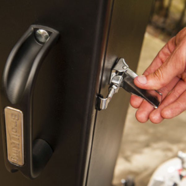 Broil King® Vertical Gas Smoker