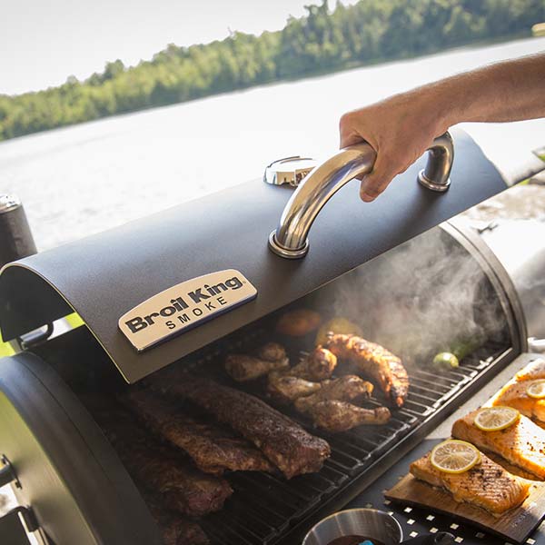 Broil King® Regal™ Charcoal 400 Grill