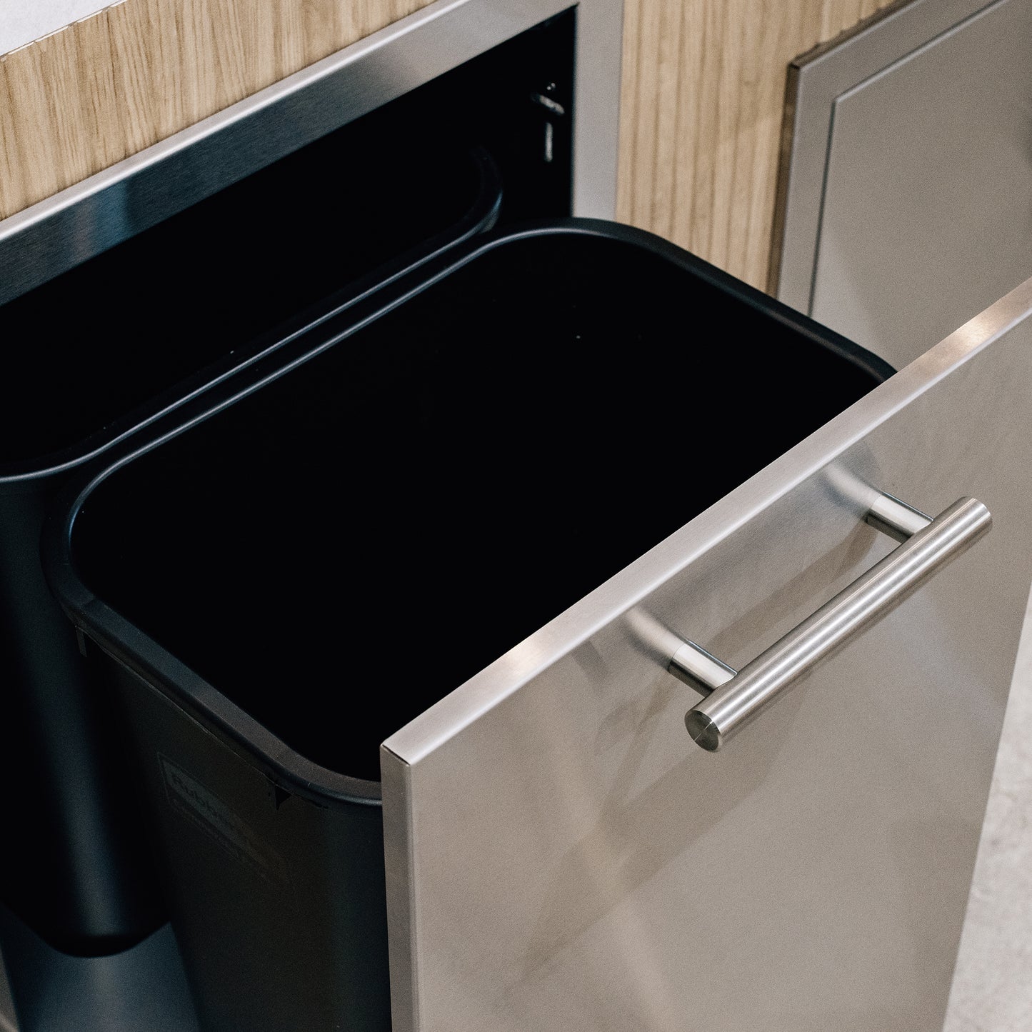 SUMMERSET™ 20″ 2-Bin Trash/Recycling Drawer