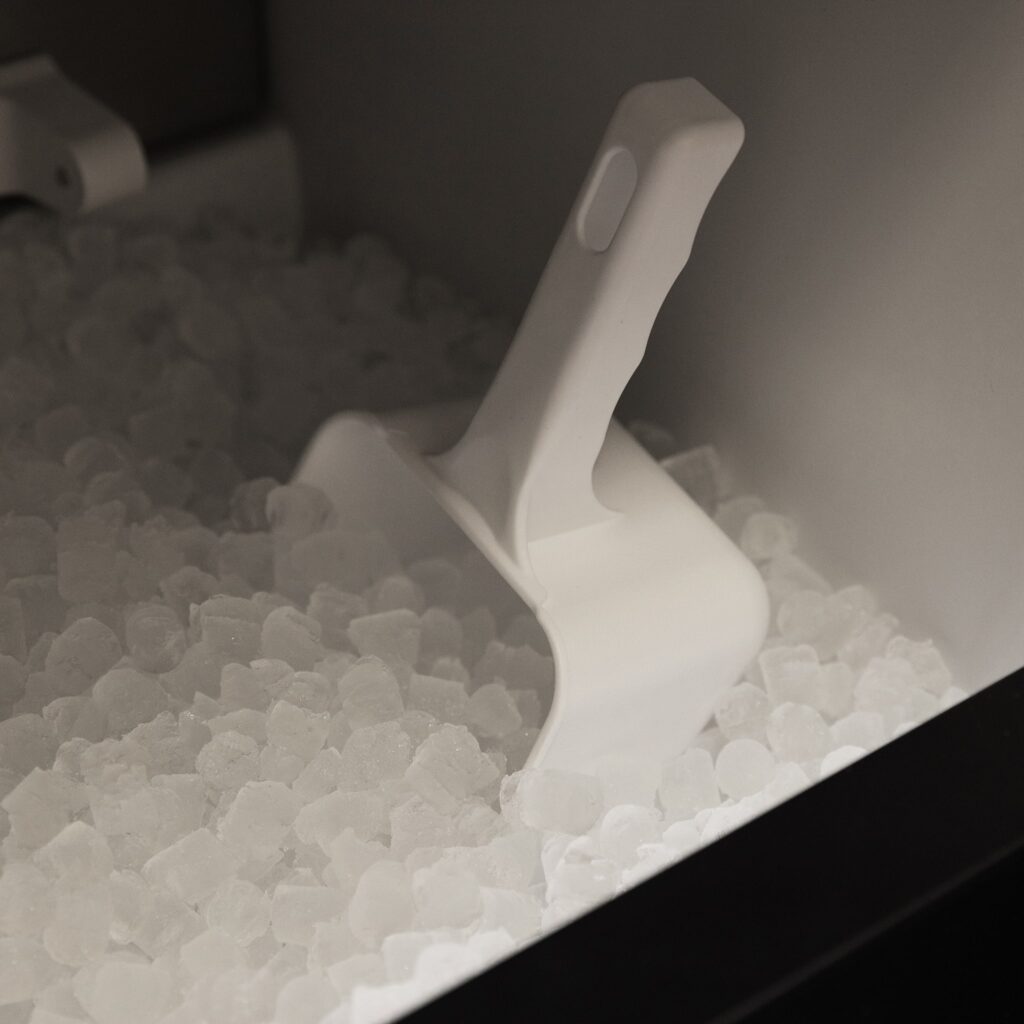 SUMMERSET™ 15″ 55 Lb. Outdoor Nugget Ice Maker