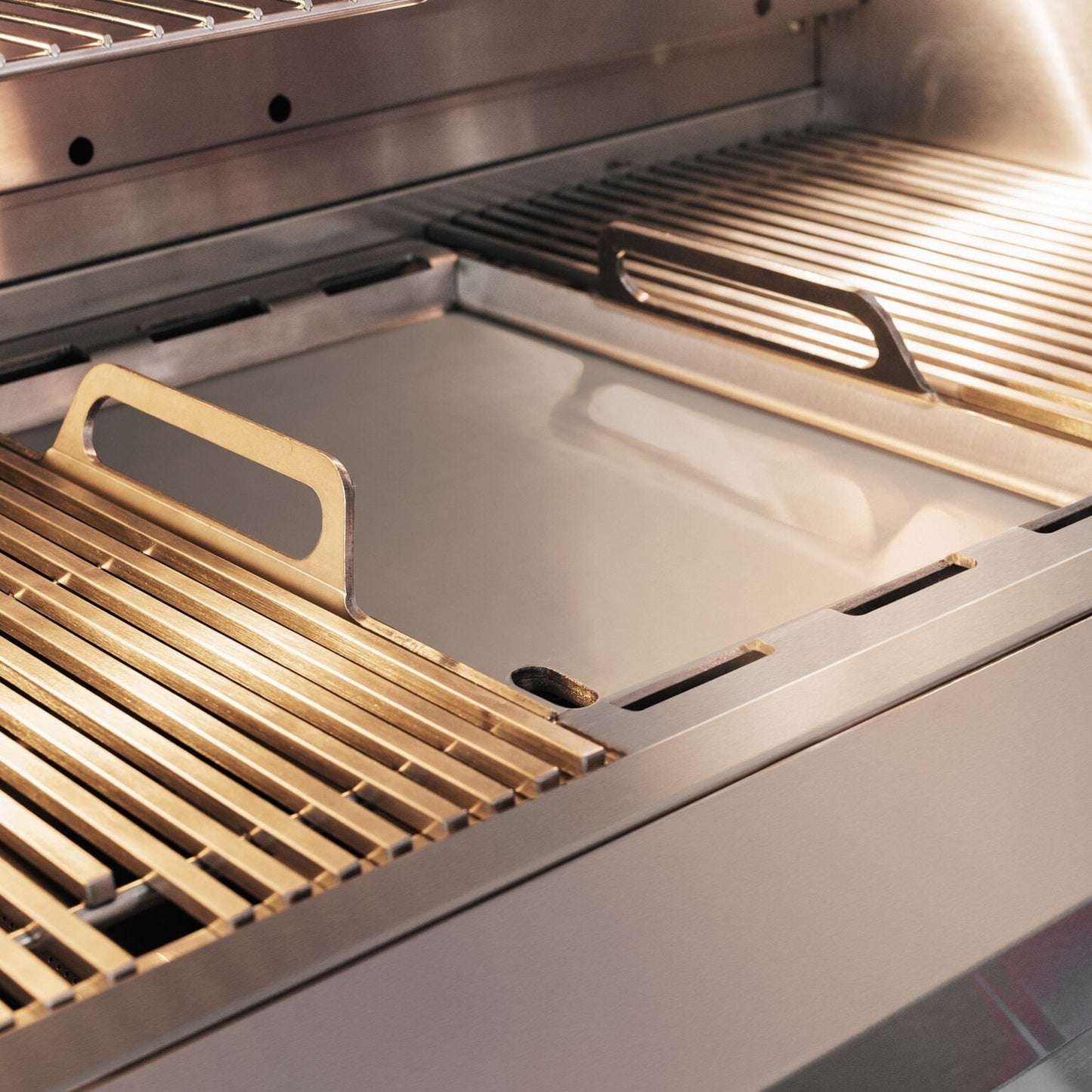 SUMMERSET™ Quest 42" Built-In Grill [2 Fuel Types]
