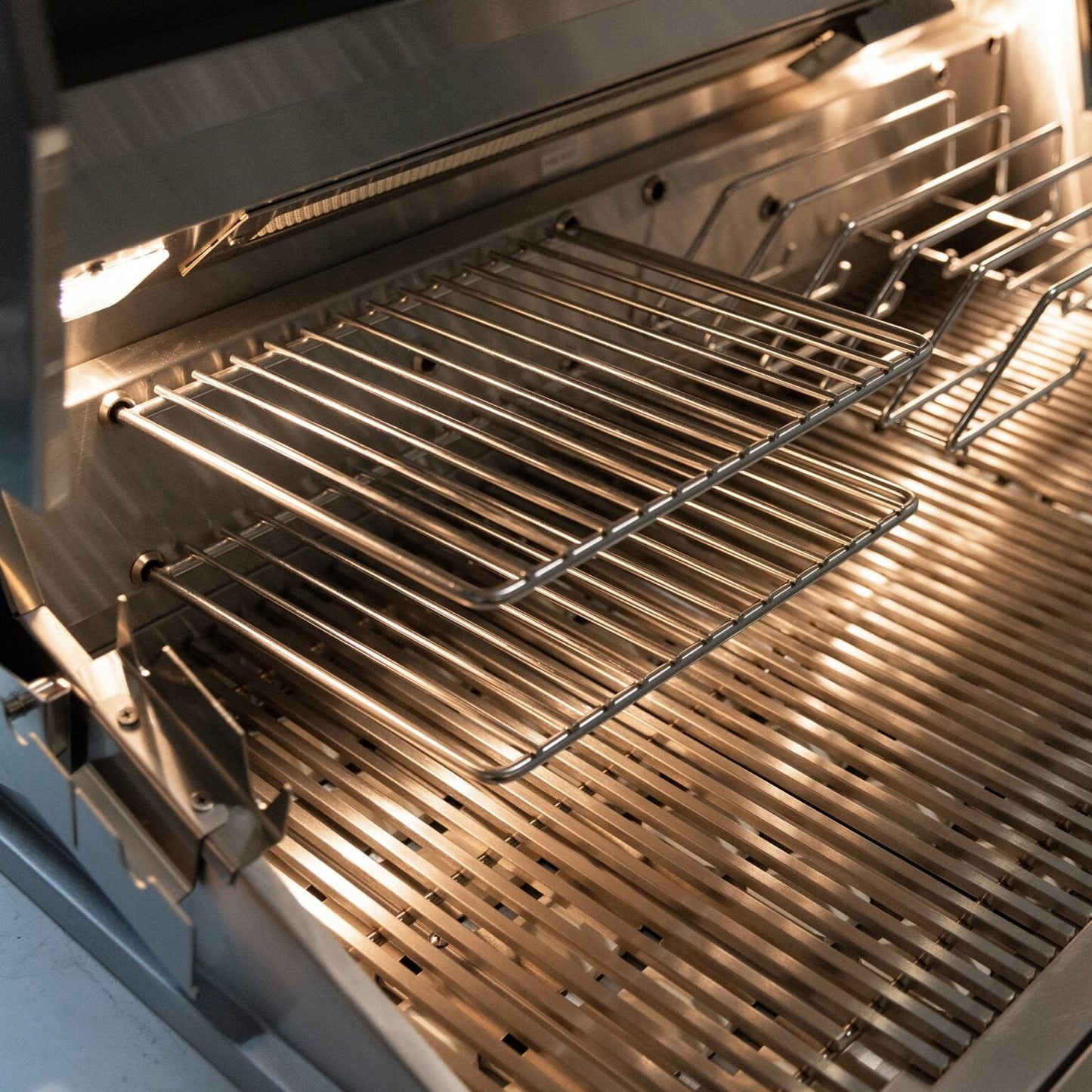 SUMMERSET™ Quest 42" Built-In Grill [2 Fuel Types]