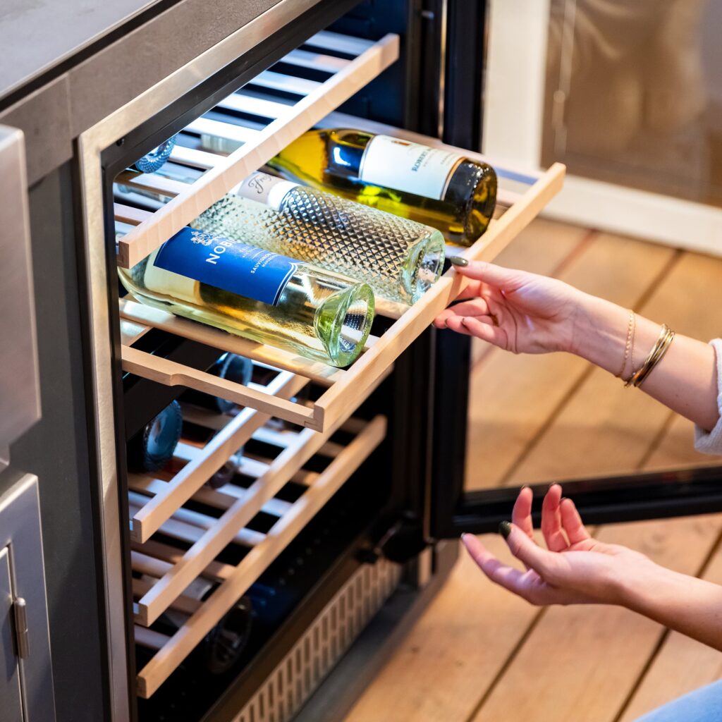 SUMMERSET™ 24″ 5.3 Cu. Ft. Outdoor Dual-Zone Wine Cooler