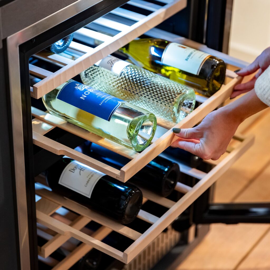 SUMMERSET™ 24″ 5.3 Cu. Ft. Outdoor Single-Zone Wine Cooler