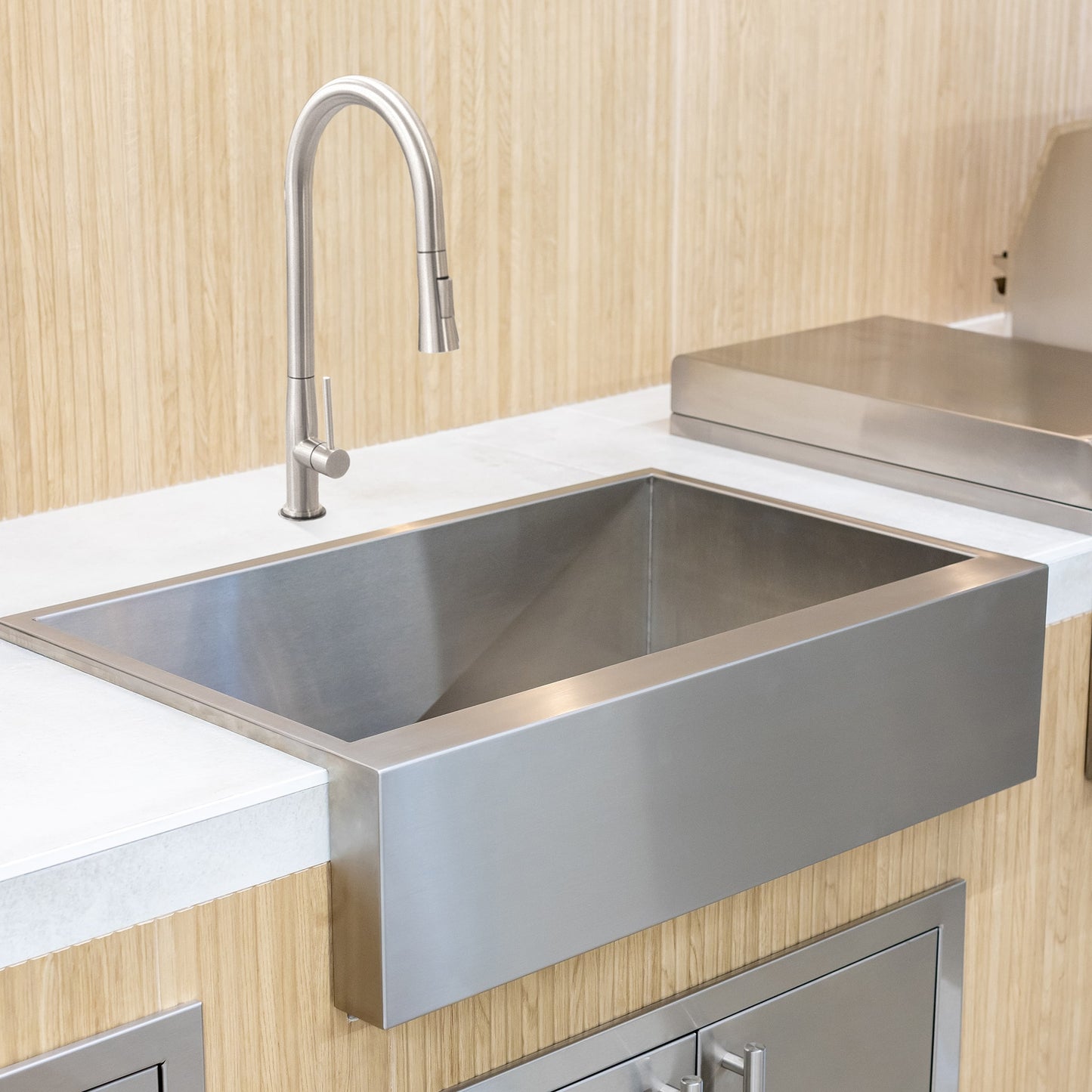 SUMMERSET™ 32″ Farmhouse Sink Package