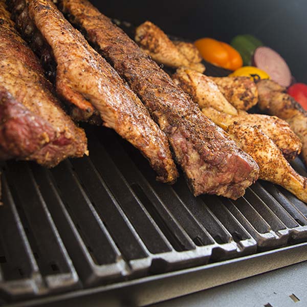 Broil King® Regal™ Charcoal 500 Grill