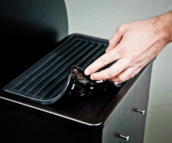 Broil King® Crown™ Pellet Silicone Magnetic Side Shelf Mat