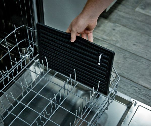 Broil King® Crown™ Pellet Silicone Magnetic Side Shelf Mat